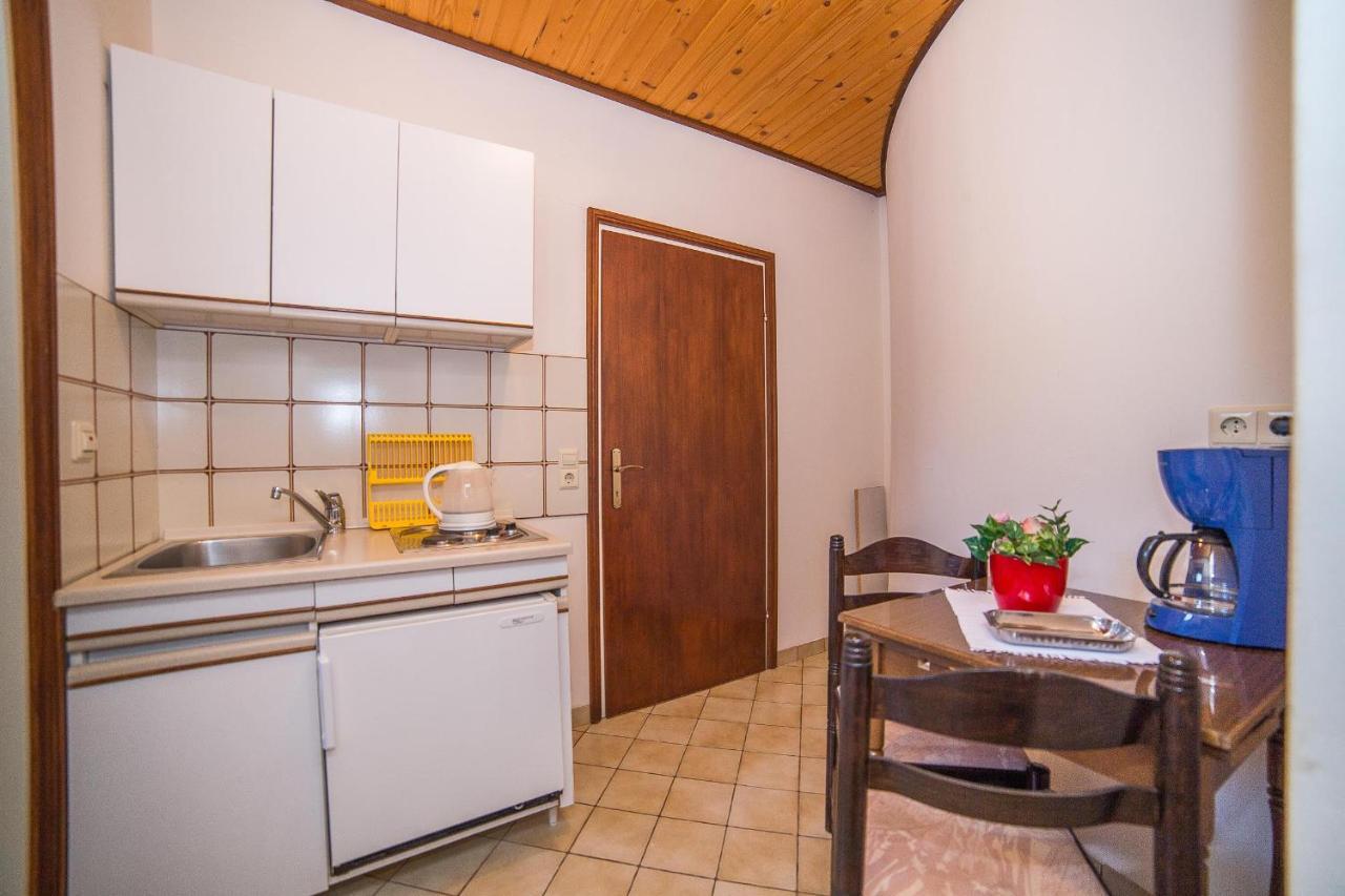 Apartments Pahljina Palit Екстериор снимка
