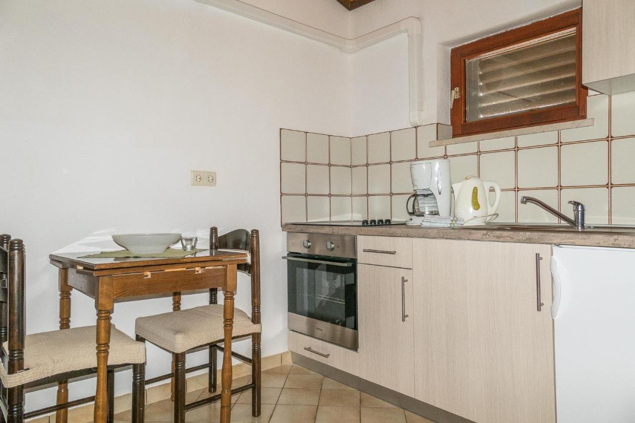 Apartments Pahljina Palit Екстериор снимка